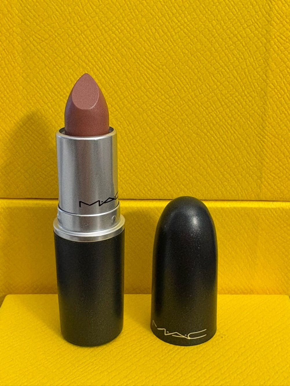 VINTAGE DISCONTINUED RARE  MAC Cosmetics Lustre lipstick- MIDIMAUVE